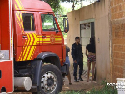 Vizinha é quem salvou criança durante incêndio em casa no Campo Nobre Vizinha é quem salvou criança durante incêndio em casa no Campo Nobre