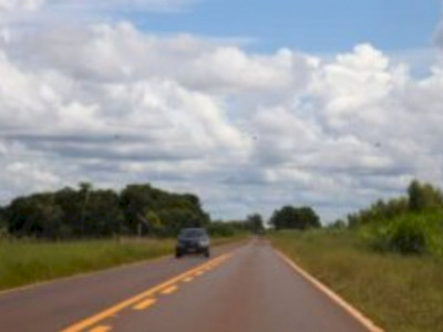Motorista perde controle, capota carro na MS-040 e três ficam feridos Motorista perde controle, capota carro na MS-040 e três ficam feridos