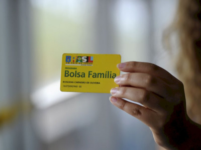 Por inconsistências, governo bloqueia 1,2 milhão de beneficiários do Bolsa Família Por inconsistências, governo bloqueia 1,2 milhão de beneficiários do Bolsa Família