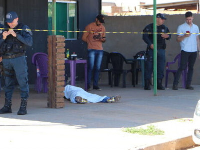 Almoçando em restaurante, homem é executado por pistoleiro em Chapadão do Sul Almoçando em restaurante, homem é executado por pistoleiro em Chapadão do Sul