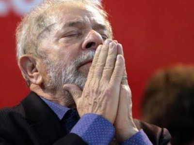 Deputados protocolam pedido de impeachment de Lula por 8 de janeiro Deputados protocolam pedido de impeachment de Lula por 8 de janeiro
