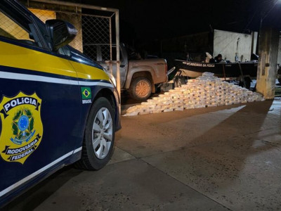 Homem levava cocaína e pasta-base em caminhonete com filhos e esposa Homem levava cocaína e pasta-base em caminhonete com filhos e esposa