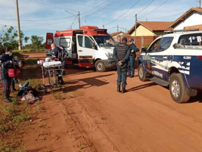 Mulher gravemente ferida por agressões é jogada de carro no Jardim Noroeste Mulher gravemente ferida por agressões é jogada de carro no Jardim Noroeste