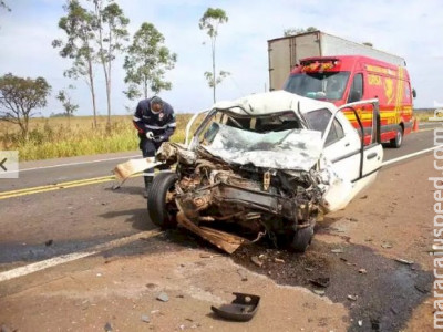 Acidente envolvendo van e carro mata motorista na saída para Três Lagoas Acidente envolvendo van e carro mata motorista na saída para Três Lagoas