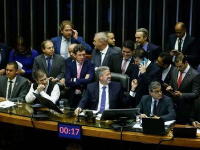 Câmara aprova em 1° turno a PEC da reforma tributária  Câmara aprova em 1° turno a PEC da reforma tributária