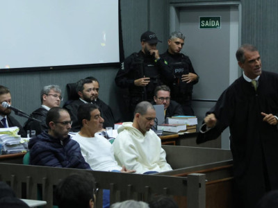 Com discurso teatral, defesa encerra insistindo na inocência de Name Com discurso teatral, defesa encerra insistindo na inocência de Name