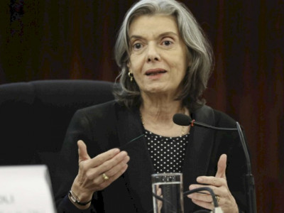 Democracia não foi abalada com o 8/1, diz Cármen Lúcia  Democracia não foi abalada com o 8/1, diz Cármen Lúcia