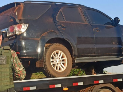 Veículo furtado em SP é encontrado abandonado no MS