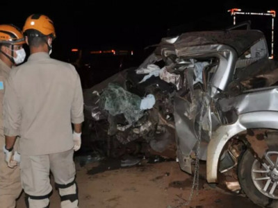 Colisão frontal entre caminhonete e carreta deixa uma pessoa morta Colisão frontal entre caminhonete e carreta deixa uma pessoa morta