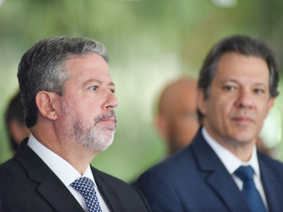 Haddad ataca ‘poder’ da Câmara e Lira cancela reunião sobre arcabouço fiscal Haddad ataca ‘poder’ da Câmara e Lira cancela reunião sobre arcabouço fiscal