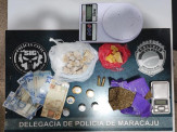 Maracaju: Polícia Civil fecha boca de fumo, prende dois traficantes, recupera bem e apreende drogas e munições Maracaju: Polícia Civil fecha boca de fumo, prende dois traficantes, recupera bem e apreende drogas e munições