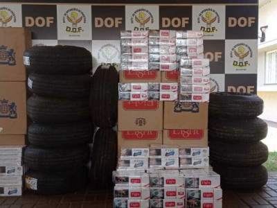 Carga de pneus e cigarros contrabandeados é apreendida na MS-468 Carga de pneus e cigarros contrabandeados é apreendida na MS-468