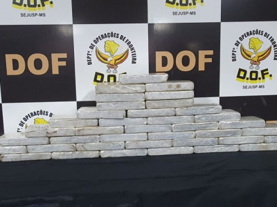 Carga milionária de cocaína escondida em tanque de combustível é apreendida Carga milionária de cocaína escondida em tanque de combustível é apreendida