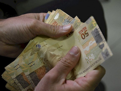 Poupança tem retirada líquida de R$ 5,83 bilhões em setembro Poupança tem retirada líquida de R$ 5,83 bilhões em setembro