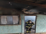 Maracaju: Bombeiros atendem ocorrência de incêndio em residência na Vila Prateada Maracaju: Bombeiros atendem ocorrência de incêndio em residência na Vila Prateada