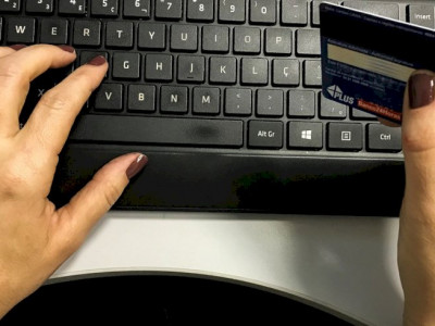 A cada dez brasileiros, oito estão endividados, mostra pesquisa A cada dez brasileiros, oito estão endividados, mostra pesquisa