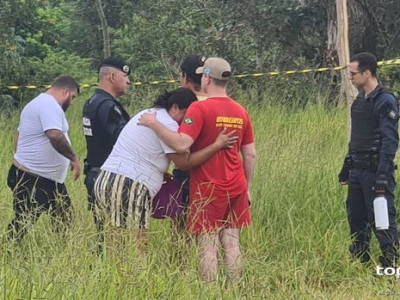 Desespero toma conta e tia de rapaz afogado ganha amparo de bombeiro Desespero toma conta e tia de rapaz afogado ganha amparo de bombeiro