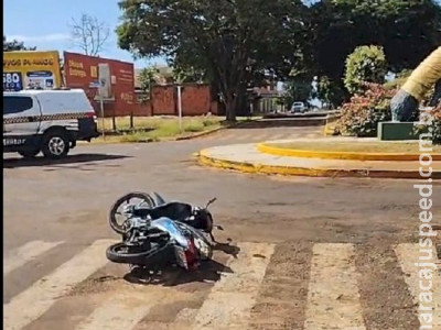 Acidente de trânsito em Caarapó entre carro e moto deixa jovem ferida Acidente de trânsito em Caarapó entre carro e moto deixa jovem ferida