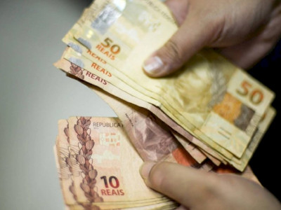 Governo Federal prevê salário mínimo de R$ 1.502 para 2025 Governo Federal prevê salário mínimo de R$ 1.502 para 2025