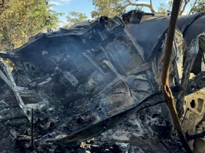Incêndio destrói cabine de carreta que transportava álcool em MS Incêndio destrói cabine de carreta que transportava álcool em MS