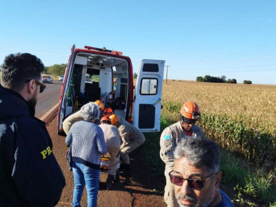 Motorista fica ferido após veículo capotar e parar no meio do milharal Motorista fica ferido após veículo capotar e parar no meio do milharal