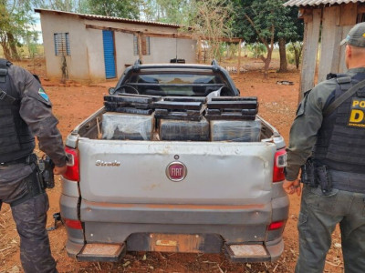 Traficante foge abandonando veículo com mais de 600kg de maconha Traficante foge abandonando veículo com mais de 600kg de maconha