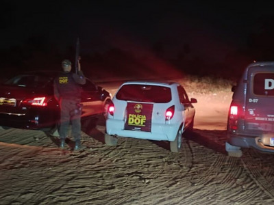 Dupla é presa na tentativa de entregar veículo furtado em Amambai Dupla é presa na tentativa de entregar veículo furtado em Amambai