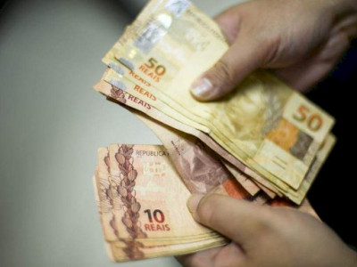 Salário dos servidores estaduais estará na conta nesta sexta-feira Salário dos servidores estaduais estará na conta nesta sexta-feira