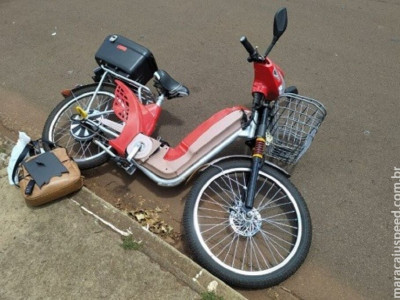 Acidente entre carro e bike elétrica deixa homem ferido em Miranda Acidente entre carro e bike elétrica deixa homem ferido em Miranda
