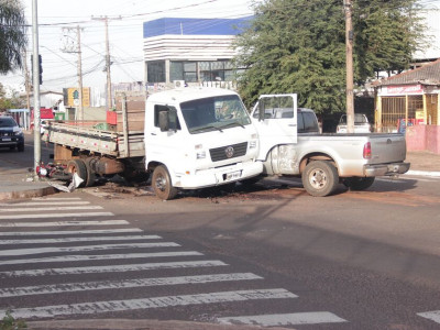 Motorista de caminhonete que causou acidente na Av. das Bandeiras estaria embriagado Motorista de caminhonete que causou acidente na Av. das Bandeiras estaria embriagado