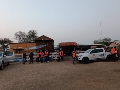 Voluntários chegam ao Pantanal para levar ajuda e dar assistência aos ribeirinhos Voluntários chegam ao Pantanal para levar ajuda e dar assistência aos ribeirinhos