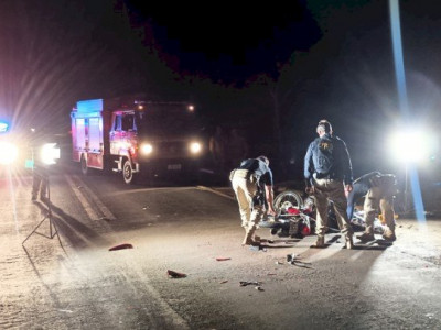Adolescente em motocicleta é atingido por carro e morre na BR-376 Adolescente em motocicleta é atingido por carro e morre na BR-376