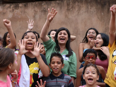 Rose Modesto caminha com moradores e conhece realidade do Portal Caiobá Rose Modesto caminha com moradores e conhece realidade do Portal Caiobá