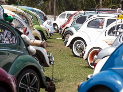 Evento reúne 250 carros antigos com exposição de Fusca, Opala e Chevette Evento reúne 250 carros antigos com exposição de Fusca, Opala e Chevette
