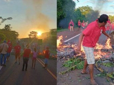 Manifestantes do MST fecham BR-262; motivação do protesto ainda é desconhecida Manifestantes do MST fecham BR-262; motivação do protesto ainda é desconhecida
