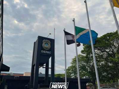 Mulher é assassinada com tiro na cabeça por companheiro em Dourados Mulher é assassinada com tiro na cabeça por companheiro em Dourados