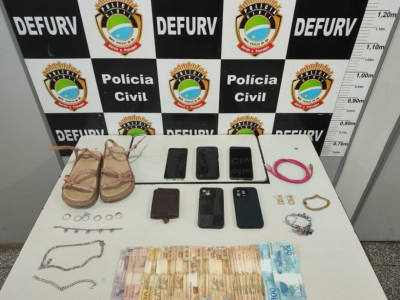 Trio faz casal refém, rouba caminhonete e leva veículo para Bolívia Trio faz casal refém, rouba caminhonete e leva veículo para Bolívia