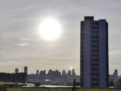 Calor intenso e baixa umidade predominam nesta sexta-feira em MS Calor intenso e baixa umidade predominam nesta sexta-feira em MS