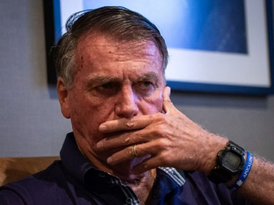 Com cerco fechando, Bolsonaro quer nome da família na presidência em 2026 Com cerco fechando, Bolsonaro quer nome da família na presidência em 2026