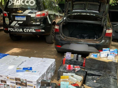 Polícia apreende veículo com mercadorias contrabandeadas na fronteira Polícia apreende veículo com mercadorias contrabandeadas na fronteira