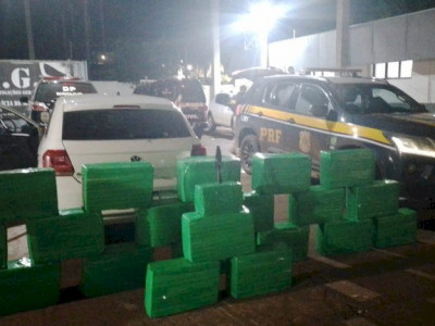 PRF apreende 373 Kg de maconha e recupera veículo em Maracaju (MS) PRF apreende 373 Kg de maconha e recupera veículo em Maracaju (MS)