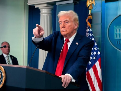 Trump assinará ordem que bane mulheres trans em esportes femininos Trump assinará ordem que bane mulheres trans em esportes femininos