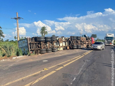 Caminhoneira sofre traumatismo craniano após carreta tombar em Batayporã Caminhoneira sofre traumatismo craniano após carreta tombar em Batayporã