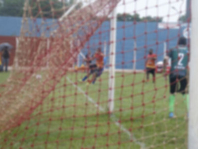Jovem é esfaqueado no braço durante partida de futebol em Maracaju Jovem é esfaqueado no braço durante partida de futebol em Maracaju