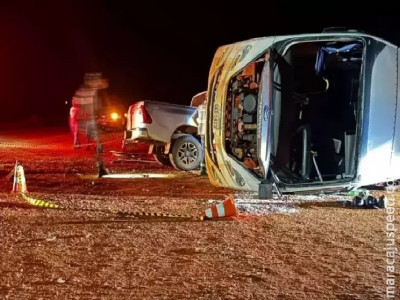 Acidente entre caminhonete e ônibus deixa trabalhadores rurais feridos Acidente entre caminhonete e ônibus deixa trabalhadores rurais feridos