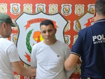 Brasileiro foragido de presídio é preso dentro de microônibus na fronteira Brasileiro foragido de presídio é preso dentro de microônibus na fronteira