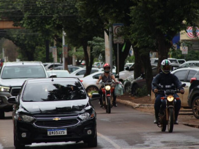 Licenciamento para veículos com placa final 1 e 2 vence em abril Licenciamento para veículos com placa final 1 e 2 vence em abril