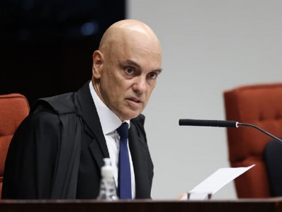 Moraes diz que Bolsonaro pode ser absolvido, mas seguirá inelegível Moraes diz que Bolsonaro pode ser absolvido, mas seguirá inelegível