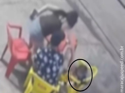 Mulher agride criança com tapas e socos em conveniência de Campo Grande Mulher agride criança com tapas e socos em conveniência de Campo Grande