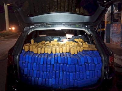 PRF apreende 976 Kg de maconha e recupera veículo em Ivinhema (MS) PRF apreende 976 Kg de maconha e recupera veículo em Ivinhema (MS)